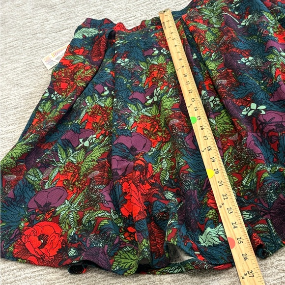 NWT Lularoe Madison Skirt Size 3XL Elastic Waist Dark Floral Print Pocket A-Line - Picture 8 of 10